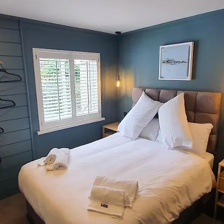 The Lemon Leaf Café Bar&townhouse 4*