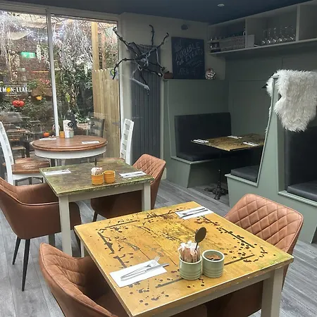 The Lemon Leaf Café Bar&townhouse Maison d'hôtes