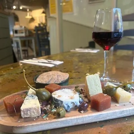 The Lemon Leaf Cafe Bar And Townhouse Gæstehus Kinsale