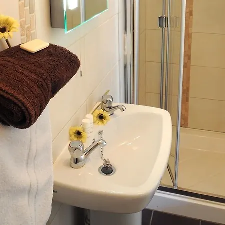 Gæstehus The Lemon Leaf Cafe Bar And Townhouse 4*