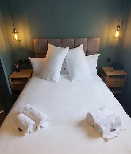 Gasthof The Lemon Leaf Cafe Bar And Townhouse