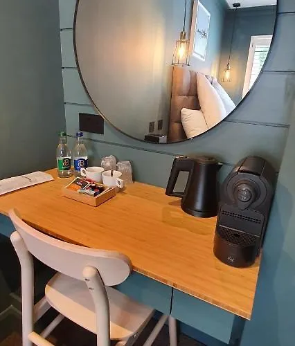 Gasthof The Lemon Leaf Cafe Bar And Townhouse 4*