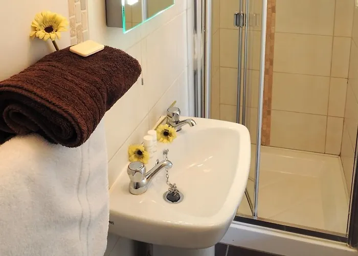 Gasthof The Lemon Leaf Cafe Bar And Townhouse 4*